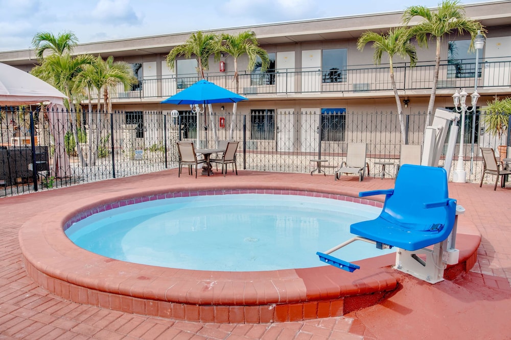 Super 8 by Wyndham St. Petersburg - photo 20