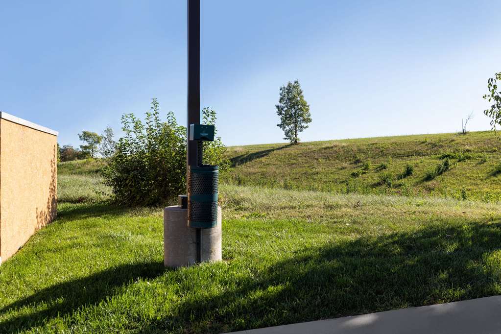 La Quinta Inn & Suites by Wyndham Olathe - photo 43