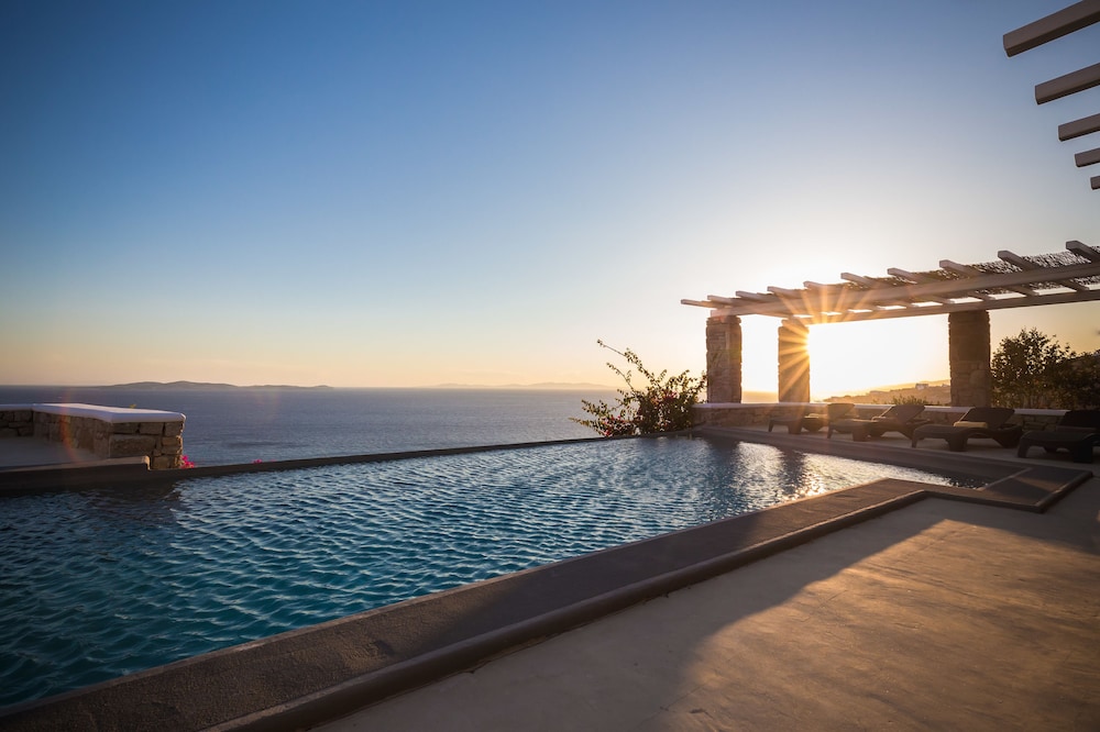Lyra Villas Mykonos — 4-Star Luxury Hotel in Mykonos, Greece