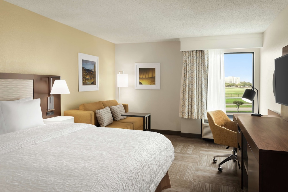 Hampton Inn Houston Hobby Airport - photo 14