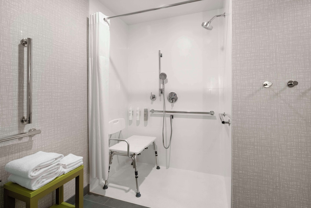Hampton Inn Chicopee Springfield - photo 25