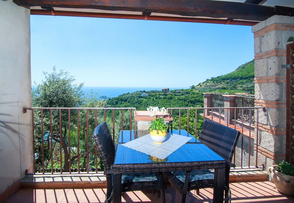 Casa Vacanze Li Galli — 4-Star Luxury Hotel in Sant'agnello, Italy