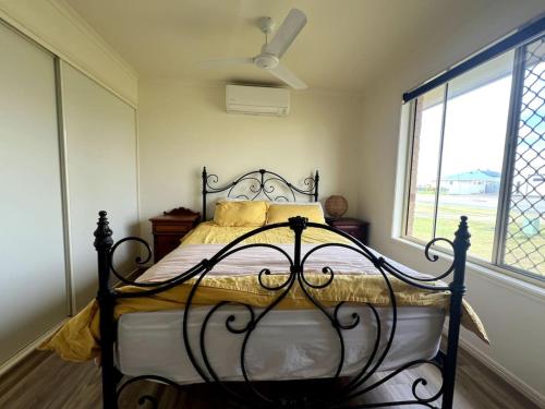 Close to Hospital WiFi Dogs Ok by Custom Bnb Hosting — 4-Star Luxury Hotel in Point Vernon, Australia