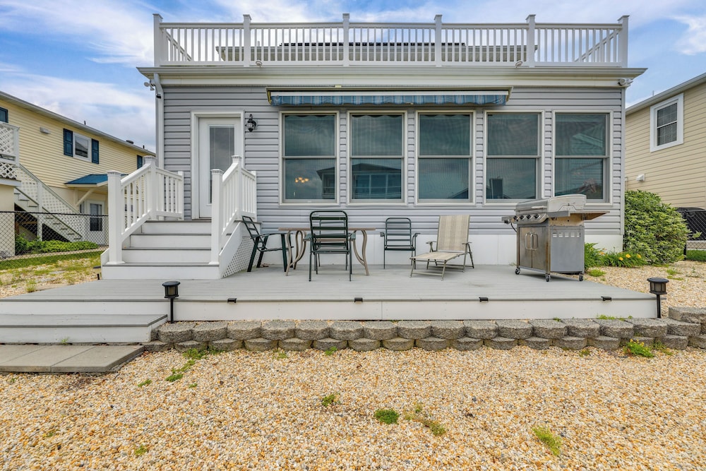 Waterfront Gem w Dock: 3 Mi to Fenwick Island Fun — hotel in Selbyville