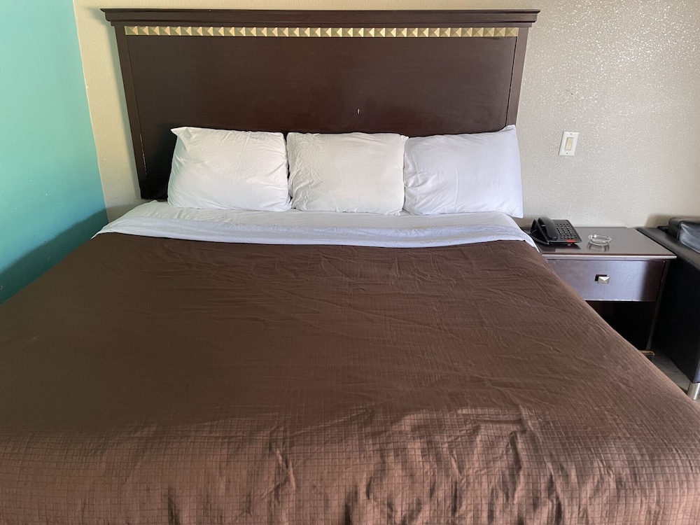 Express Inn West Memphis - photo 10