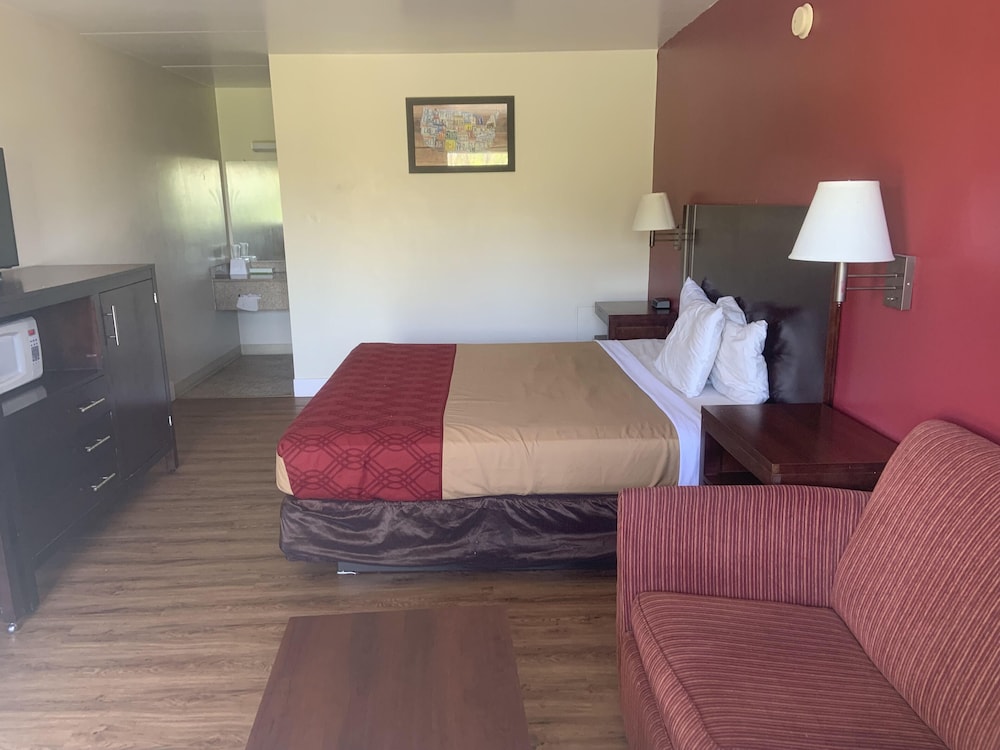 Econo Lodge Northeast - photo 5