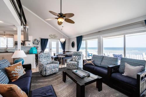 Just Beachy by Oak Island Accommodations - photo 22