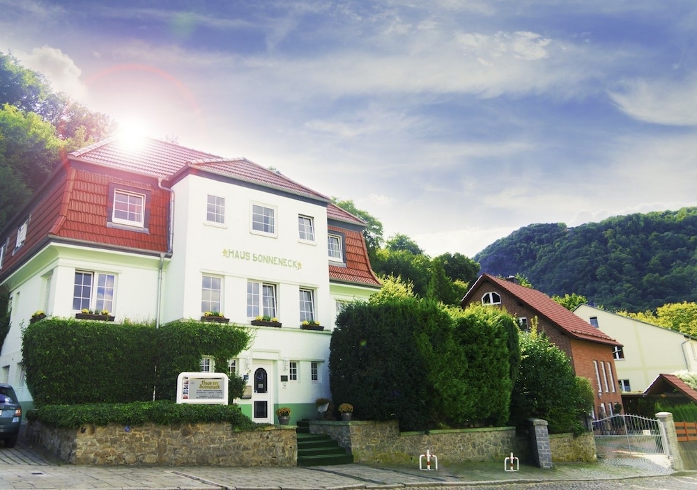 Hotel Garni Haus Sonneneck - carbon neutral hotel in Thale