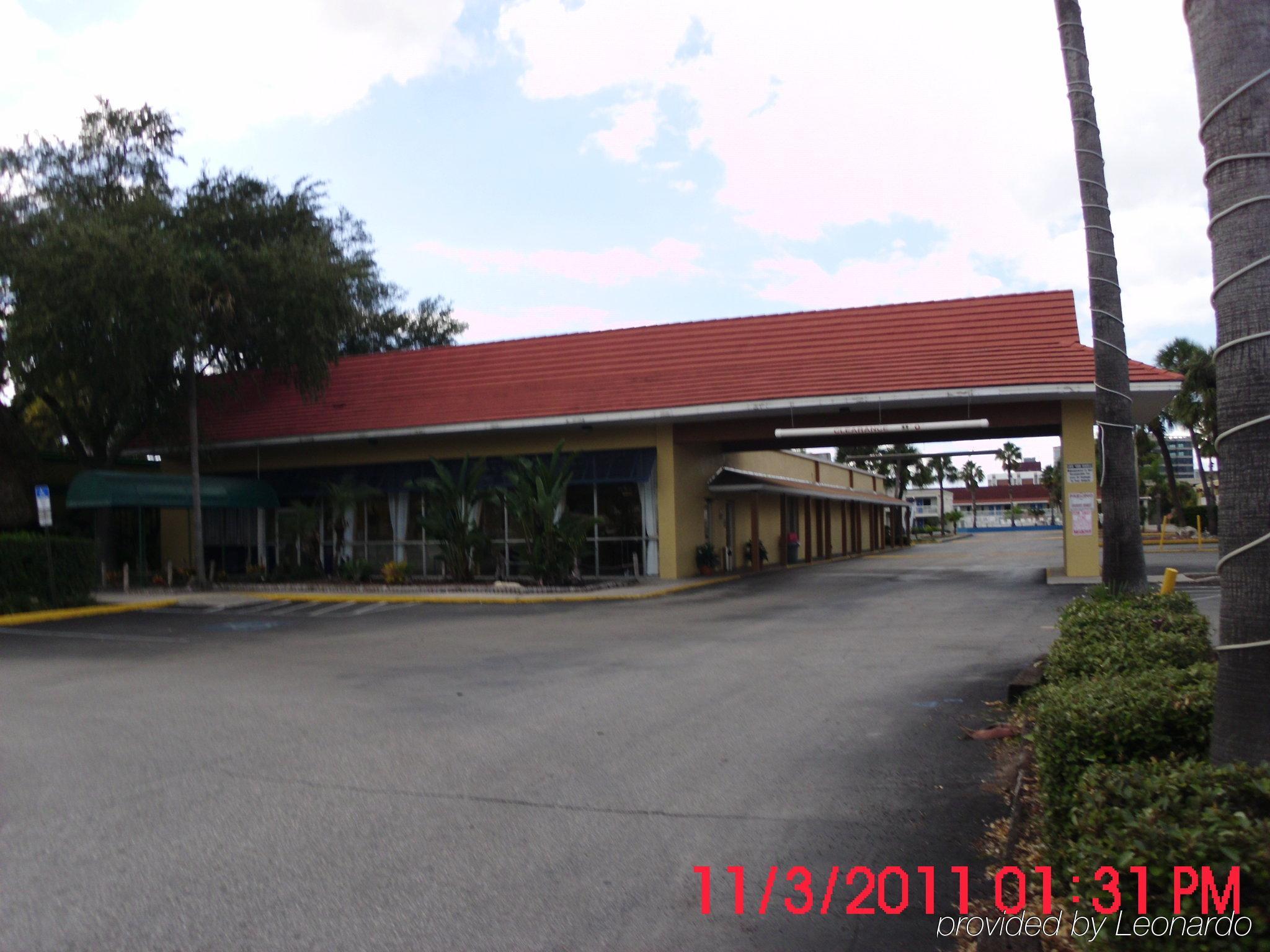 Days Inn Tampa Airport Stadium - photo 2