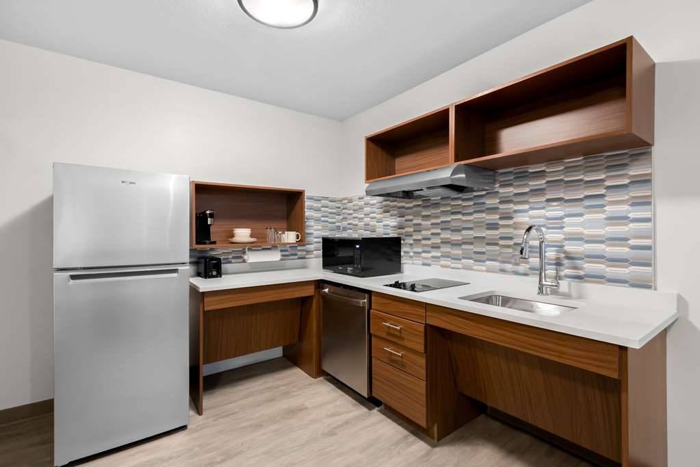 Everhome Suites Glendale Sports Entertainment District - photo 27