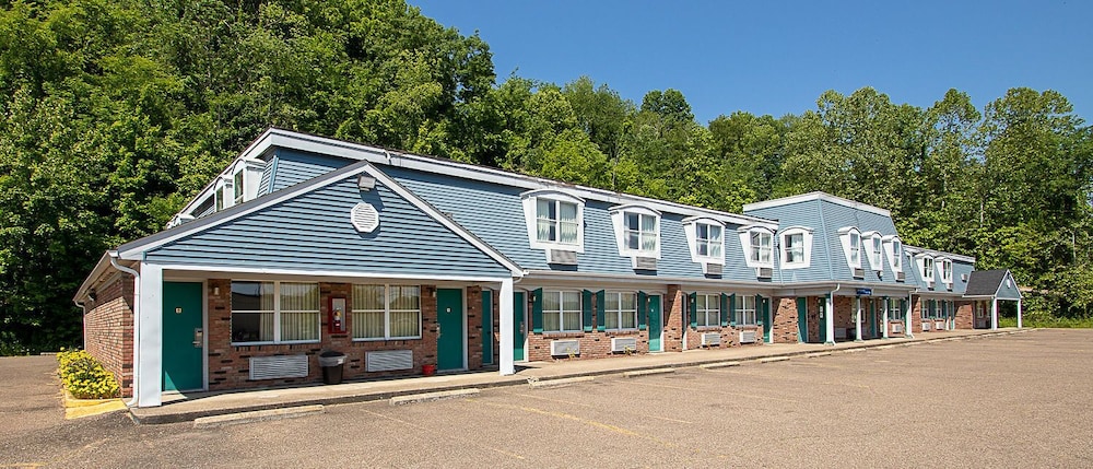 Country Squire Inn & Suites — hotel in Coshocton