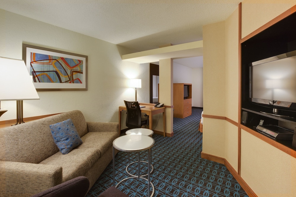 Fairfield Inn & Suites by Marriott South Hill - photo 10