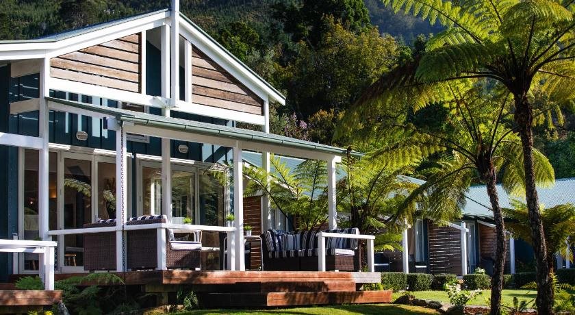 Raetihi Lodge — 4-Star Luxury Hotel in Picton, New Zealand