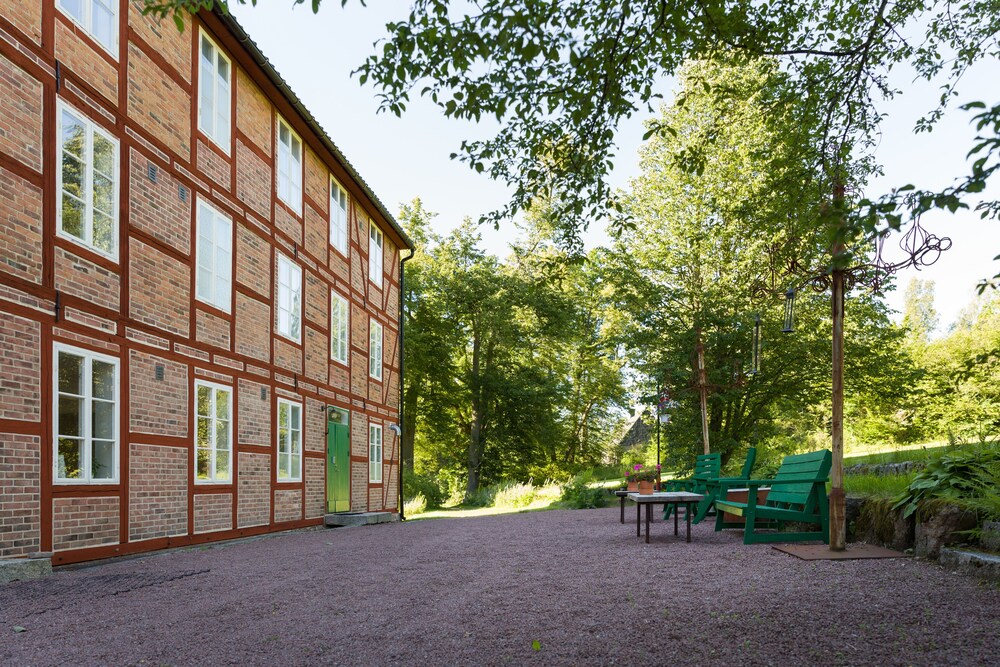 Hotell Pappersbruket I Ostana — Broby