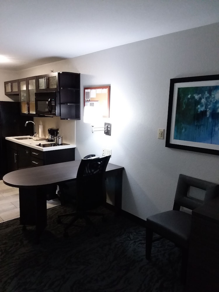 Candlewood Suites Knoxville Airport Alcoa by IHG - photo 22