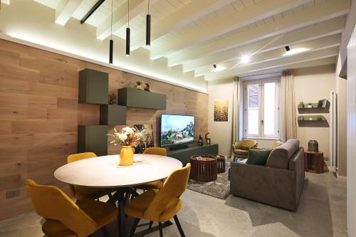 Cavour 7 — 4-Star Luxury Hotel in Salo, Italy