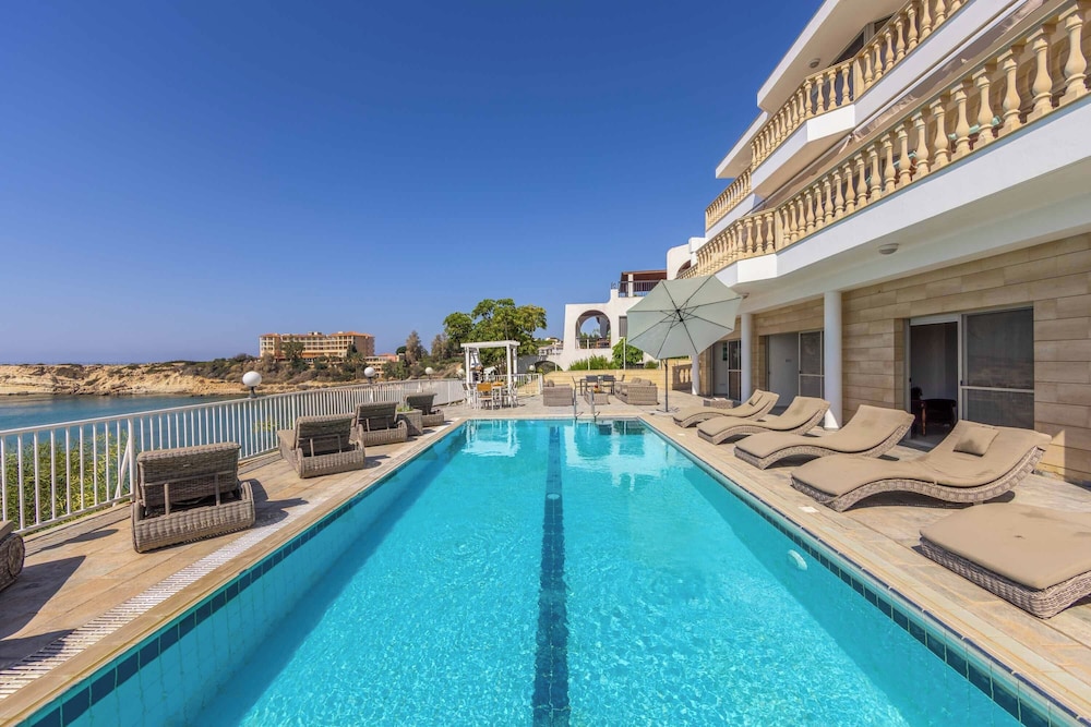 Katina Beach Villa