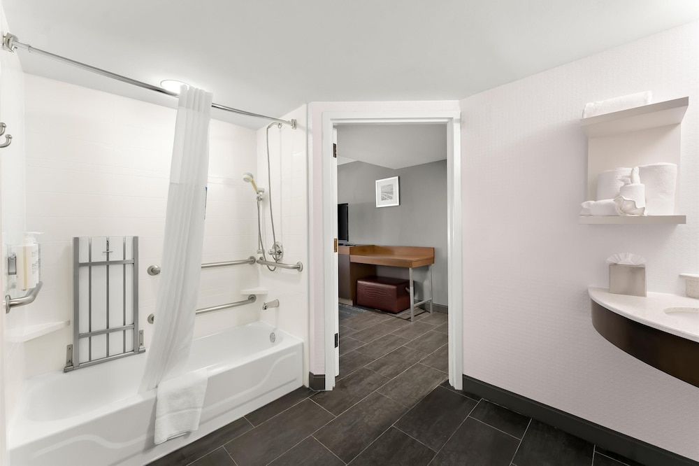 Hampton Inn & Suites Newtown - photo 115