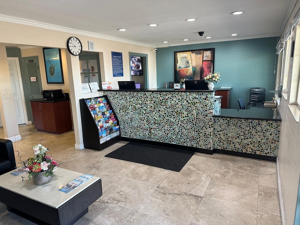 Hotel Avenida Oceanside - photo 5