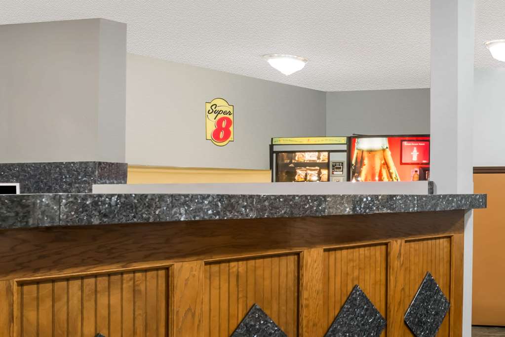 Super 8 by Wyndham Topeka Wanamaker RD I 70 - photo 4