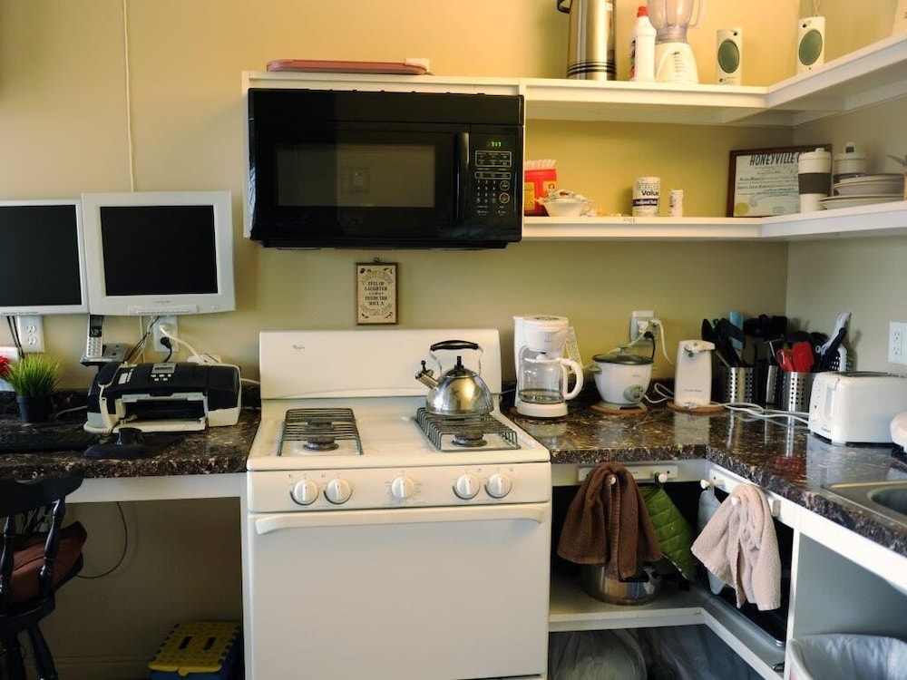 Camelot Inn at Honeyville - photo 15