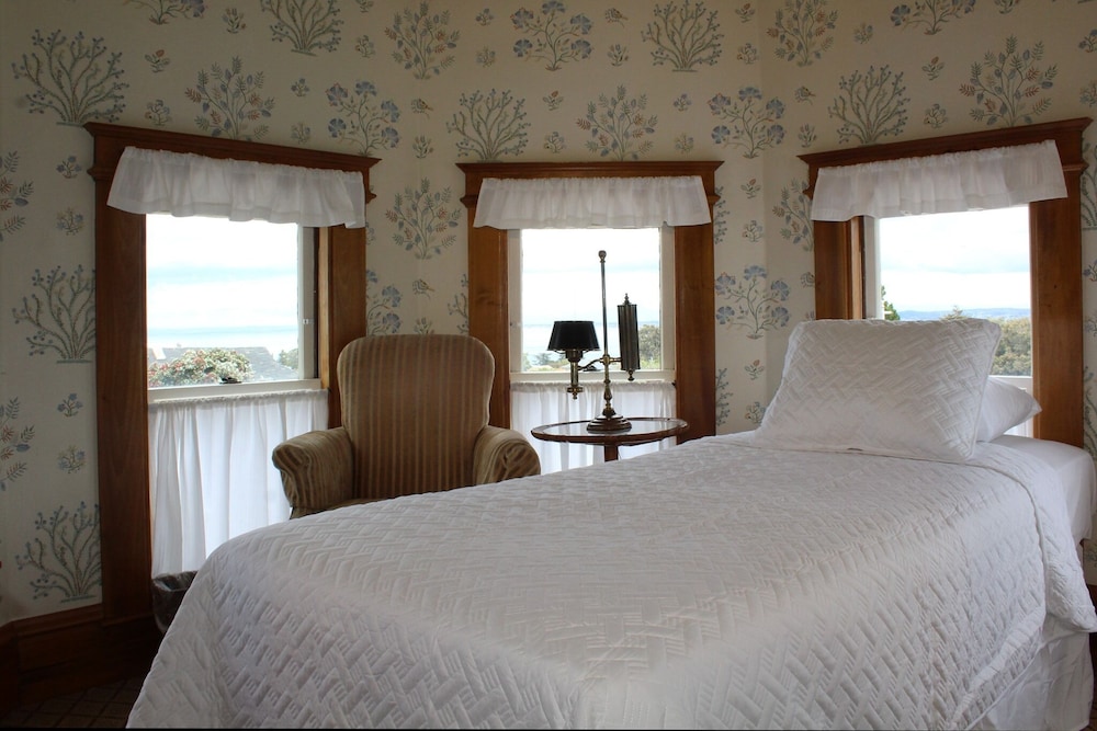 Pacific Grove Inn - photo 21