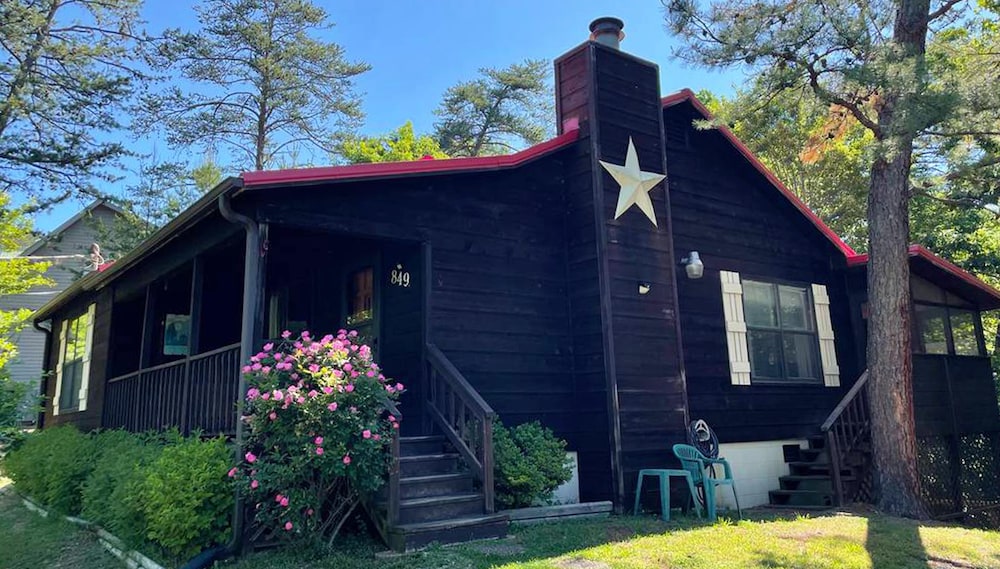 Mountaintop Hideaway - last minute hotel in Pigeon Forge