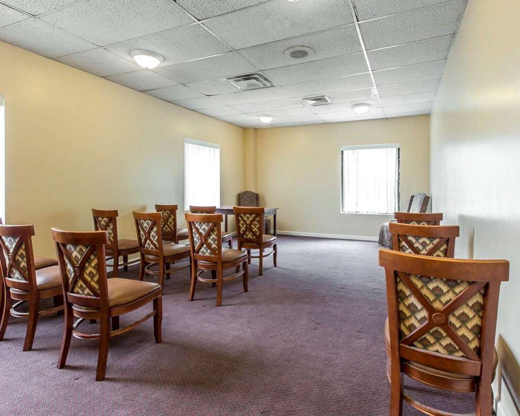 Econo Lodge Dalton West - photo 22