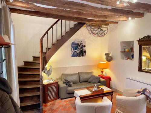 Charmant gîte à Pontlevoy avec cour privée vélos terrasse et proche des châteaux et commerces FR 1 491 353 — hotel in Pontlevoy