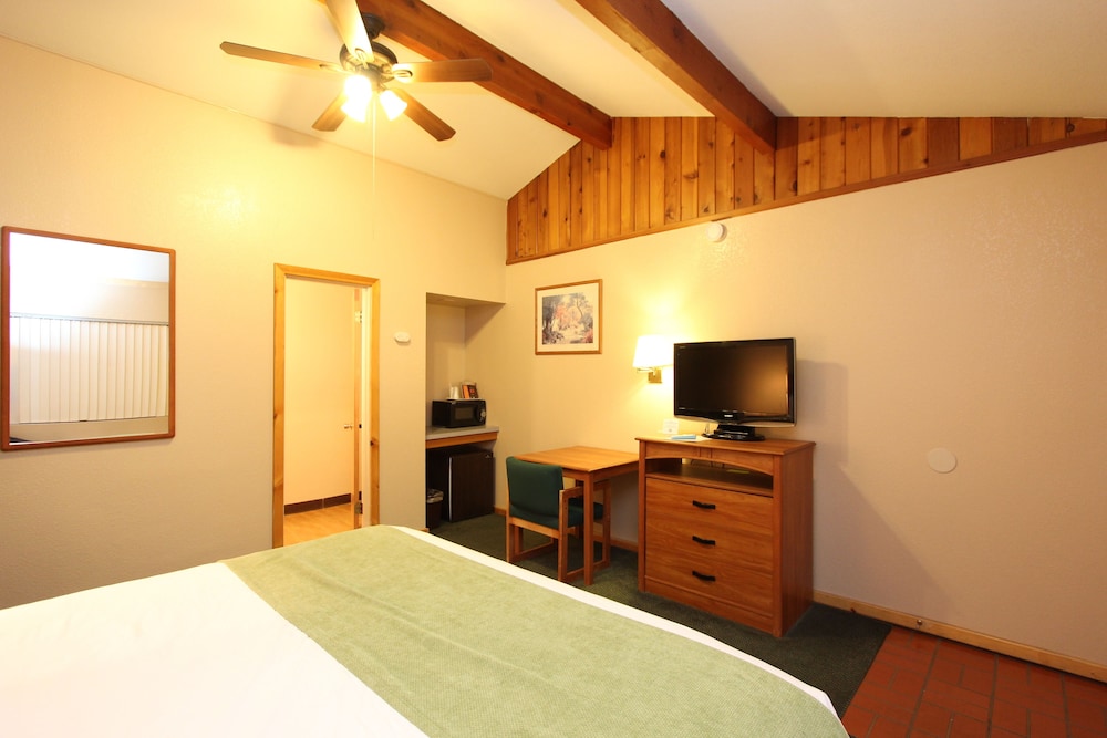 Oakhurst Lodge - photo 7