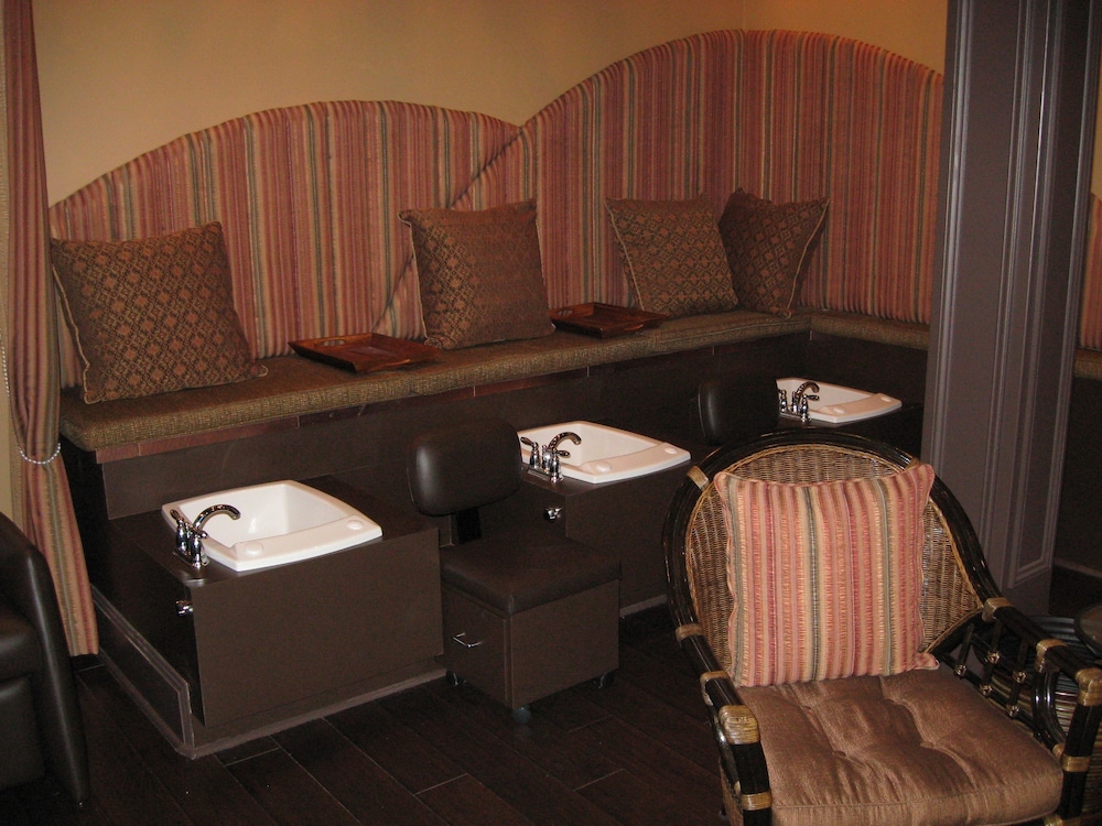 Columbia Gorge Hotel and Spa - photo 11