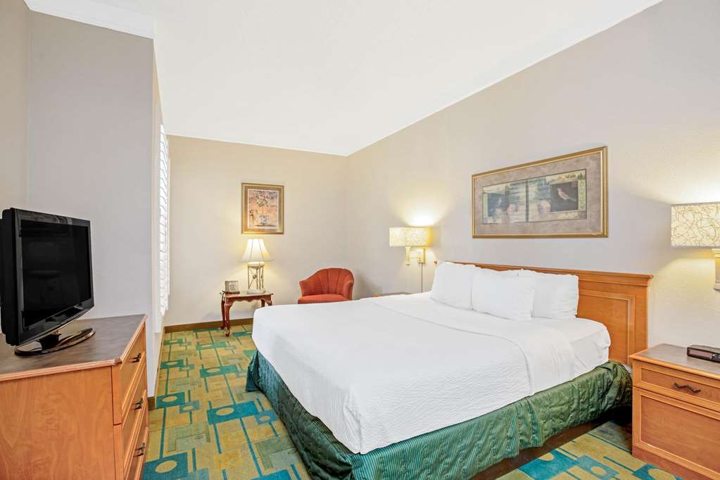 La Quinta Inn by Wyndham El Paso Cielo Vista - photo 26