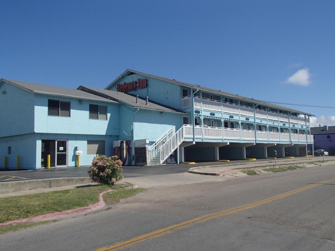 Regency Inn Motel by the Beach - photo 2