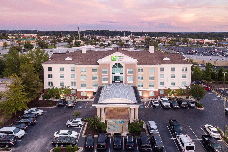 Holiday Inn Express & Suites Columbia I 26 @ Harbison Blvd by IHG in Columbia, United States
