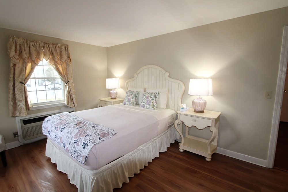 Colonial Inn Seekonk - photo 20