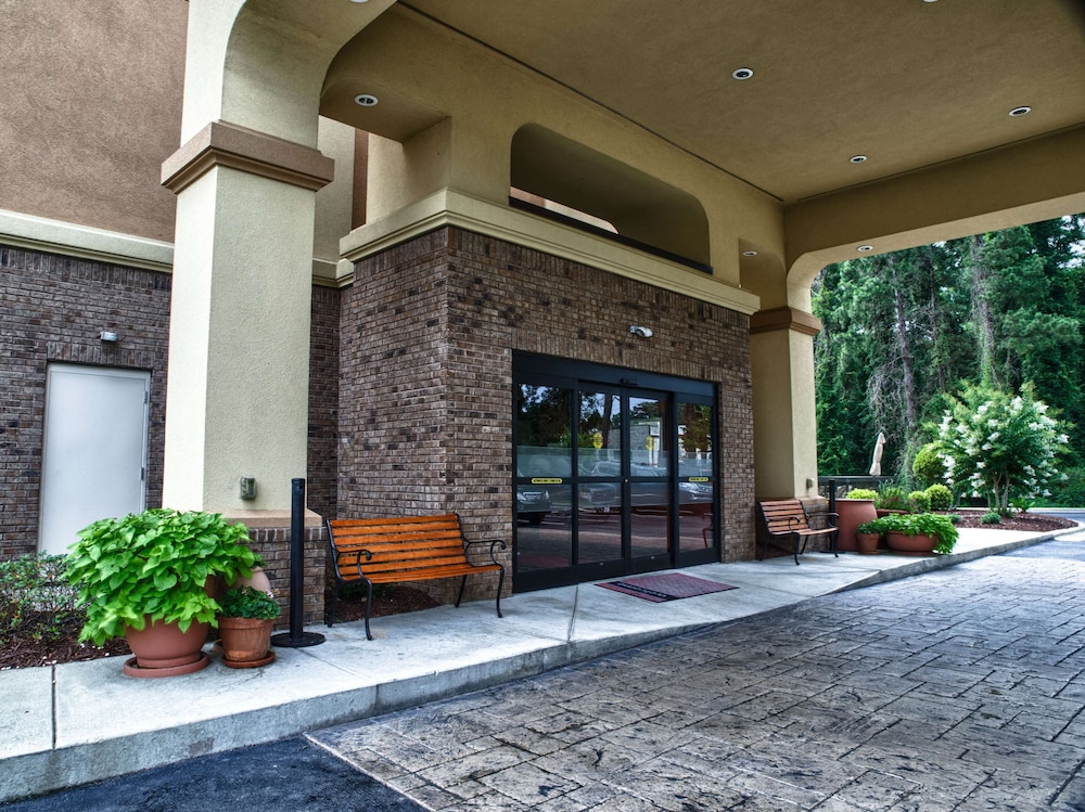 Hampton Inn Spring Lake Fayetteville - photo 82