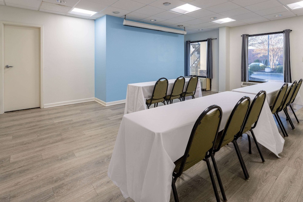 Studio 6 Suites Jacksonville NC - photo 31
