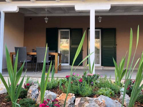 Apartments Dona — 4-Star Luxury Hotel in Cres, Croatia