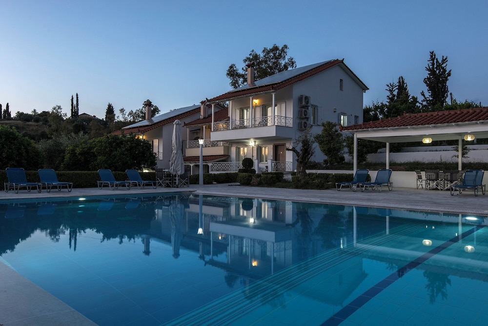 Villa Christina — 4-Star Luxury Hotel in Ayios Adhrianos, Greece