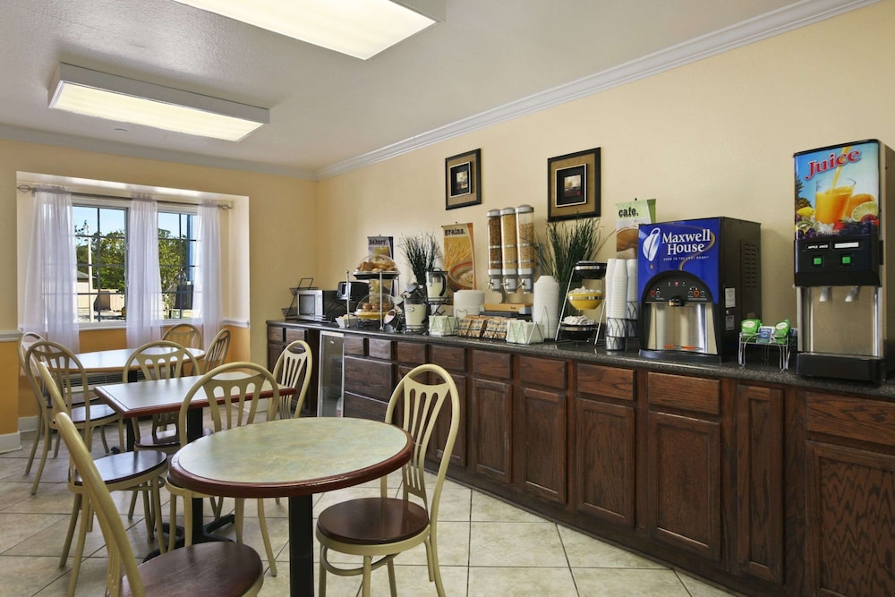 Microtel Inn & Suites by Wyndham Baton Rouge - photo 12