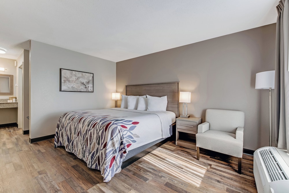 Red Roof Inn & Suites Wilkesboro - photo 18