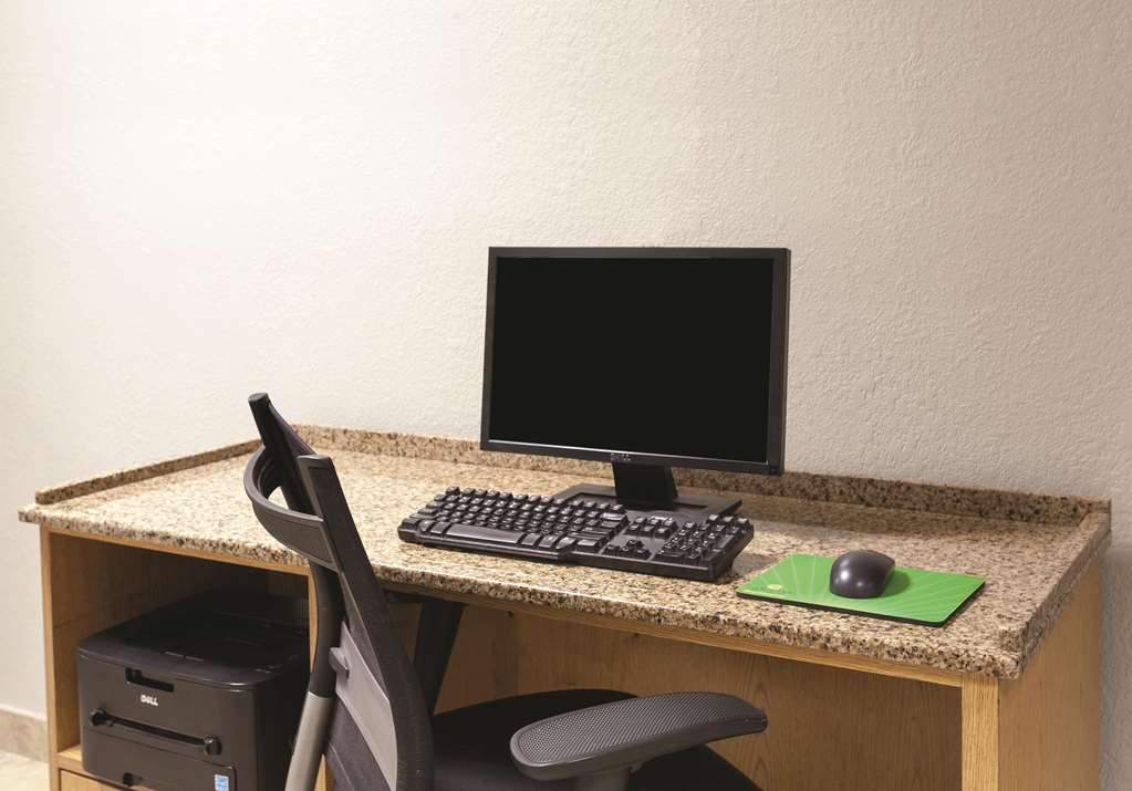 La Quinta Inn & Suites by Wyndham Miami Airport East - photo 65