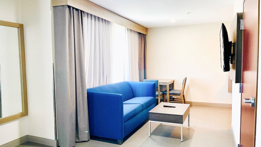 Holiday Inn Express & Suites Frazier Park by IHG - photo 11