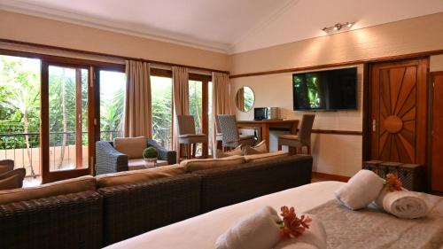 Luxury En Suite Room With Lounge @ 4 Star Guest House — 4-Star Luxury Hotel in Middelburg, South Africa