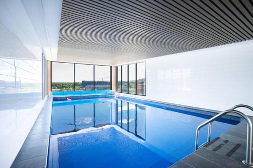 Lux 2 Bed 2 Bath Secure Parking Apartment in the Heart of Dickson Canberra — 4-Star Luxury Hotel in Canberra, Australia
