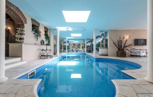5 Bedroom Nice Home In Bollengo To — 4-Star Luxury Hotel in Bollengo, Italy