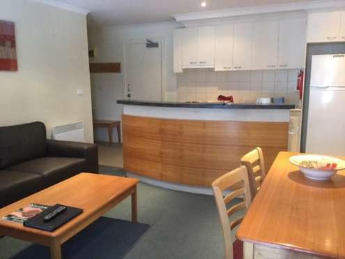 Elkhorn 10 AMS Mt Buller — 4-Star Luxury Hotel in Mount Buller, Australia