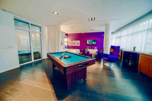 Miami Lovely romantic Garden apartment with whirlpool — 4-Star Luxury Hotel in Prague, Czech Republic