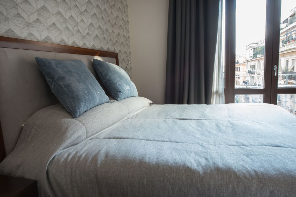 900 Apartments Lazio Emilia & la Corte — 4-Star Luxury Hotel in Rome, Italy