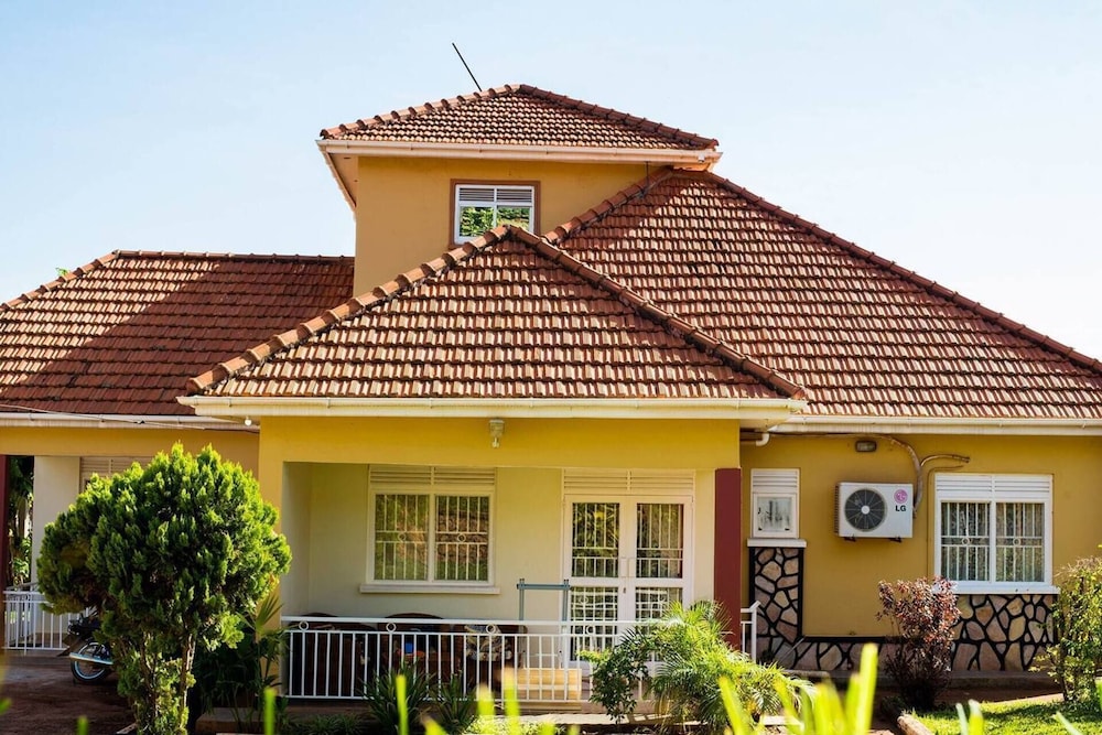 Captivating 3 Bed Villa — 4-Star Luxury Hotel in Entebbe, Republic of Uganda